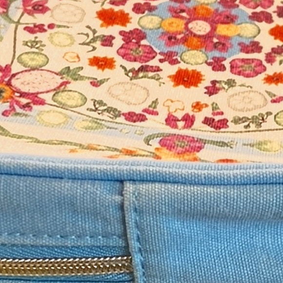 Estée Lauder Cosmetic Bag NEW in package. Size 7"x7" - Picture 8 of 10